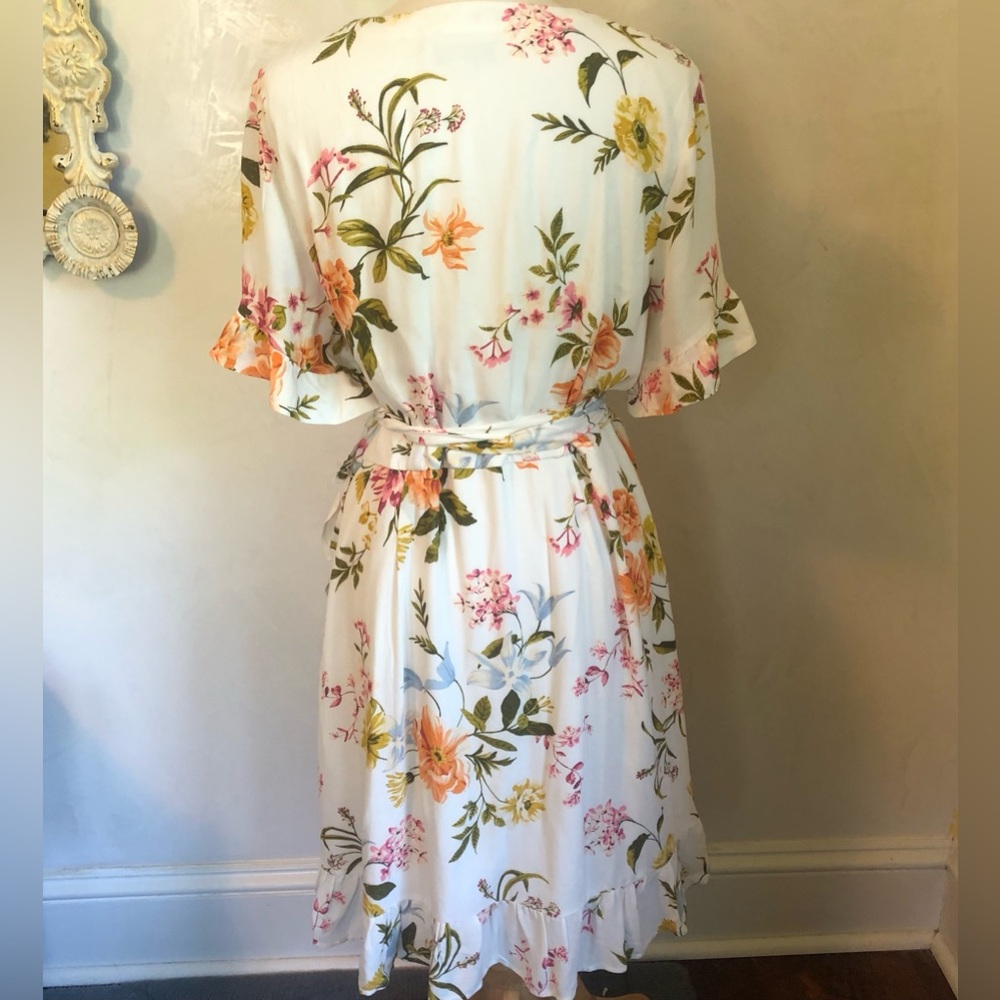Loft Ivory wrap Dress w/ floral designs & ruffle short sleeves & hem Size 14 - Picture 4 of 15